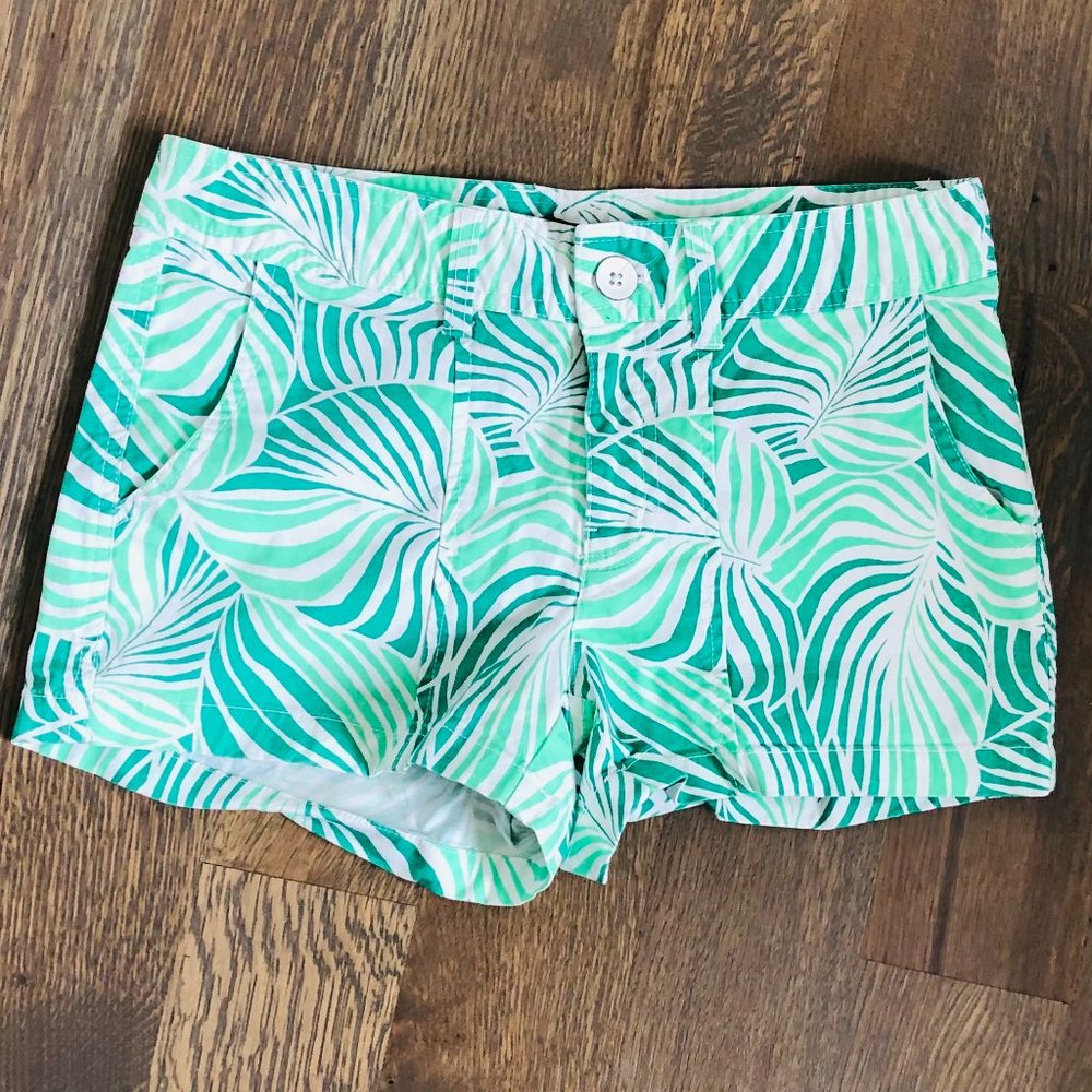 GAP Women's Green and White Leaf Print Short Shorts - Size 2
